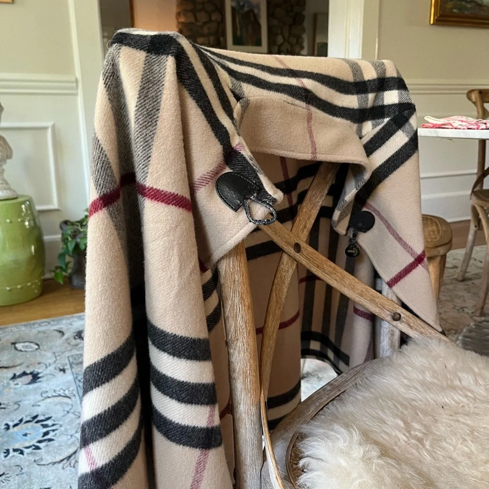 Burberry Cream and Black Checkered Cape - Picture 3 of 6